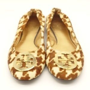 TORY BURCH HOUNDSTOOTH PONY HAIR FLATS WITH SIGNATURE MEDALLION SIZE 8.5